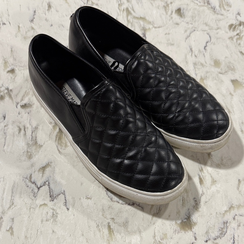 Steve Madden Black Quilted Loafers